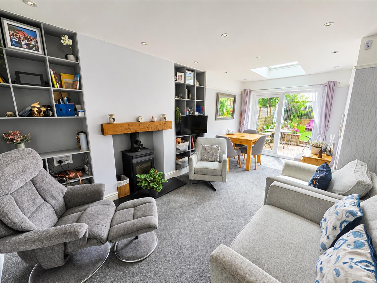 REAR LIVING ROOM